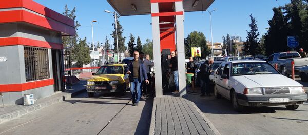 أزمة البنزين في أوتستراد المزة، سوريا، 16 أبريل/ نيسان 2019 - سبوتنيك عربي
