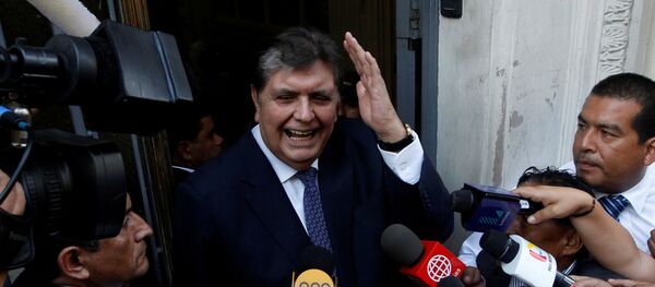 الرئيس السابق لبيرو آلان غارسيا يصل إلى مكتب الادعاء الوطني للإدلاء بشهادته الرئيس السابق لبيرو آلان غارسيا يصل إلى مكتب الادعاء الوطني للإدلاء بشهادته - سبوتنيك عربي