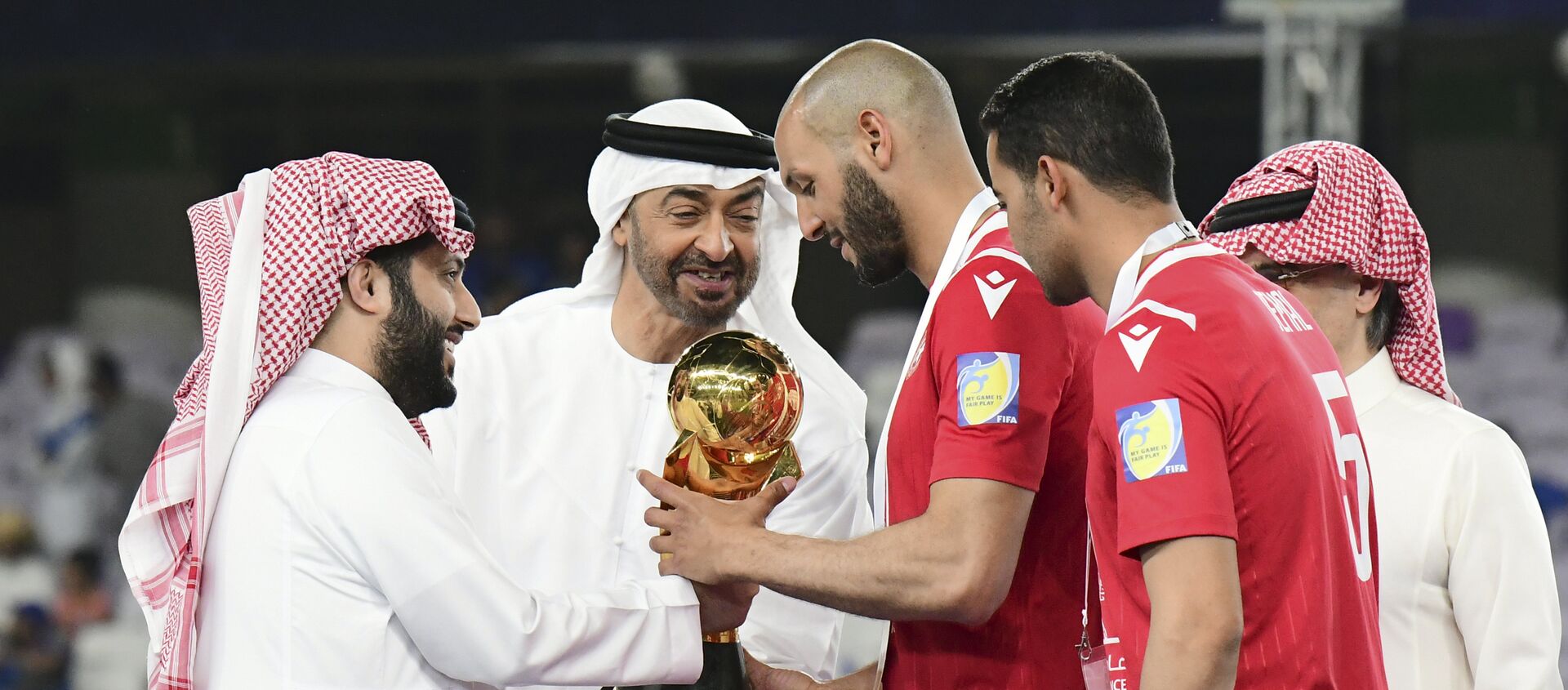 تركي آل الشيخ يسلم كأس زايد للأندية العربية الأبطال لفريق النجم الساحلي التونسي في حضور الأمير محمد بن زايد آل نهيان، 18 نيسان/أبريل 2019 - سبوتنيك عربي, 1920, 19.04.2019
