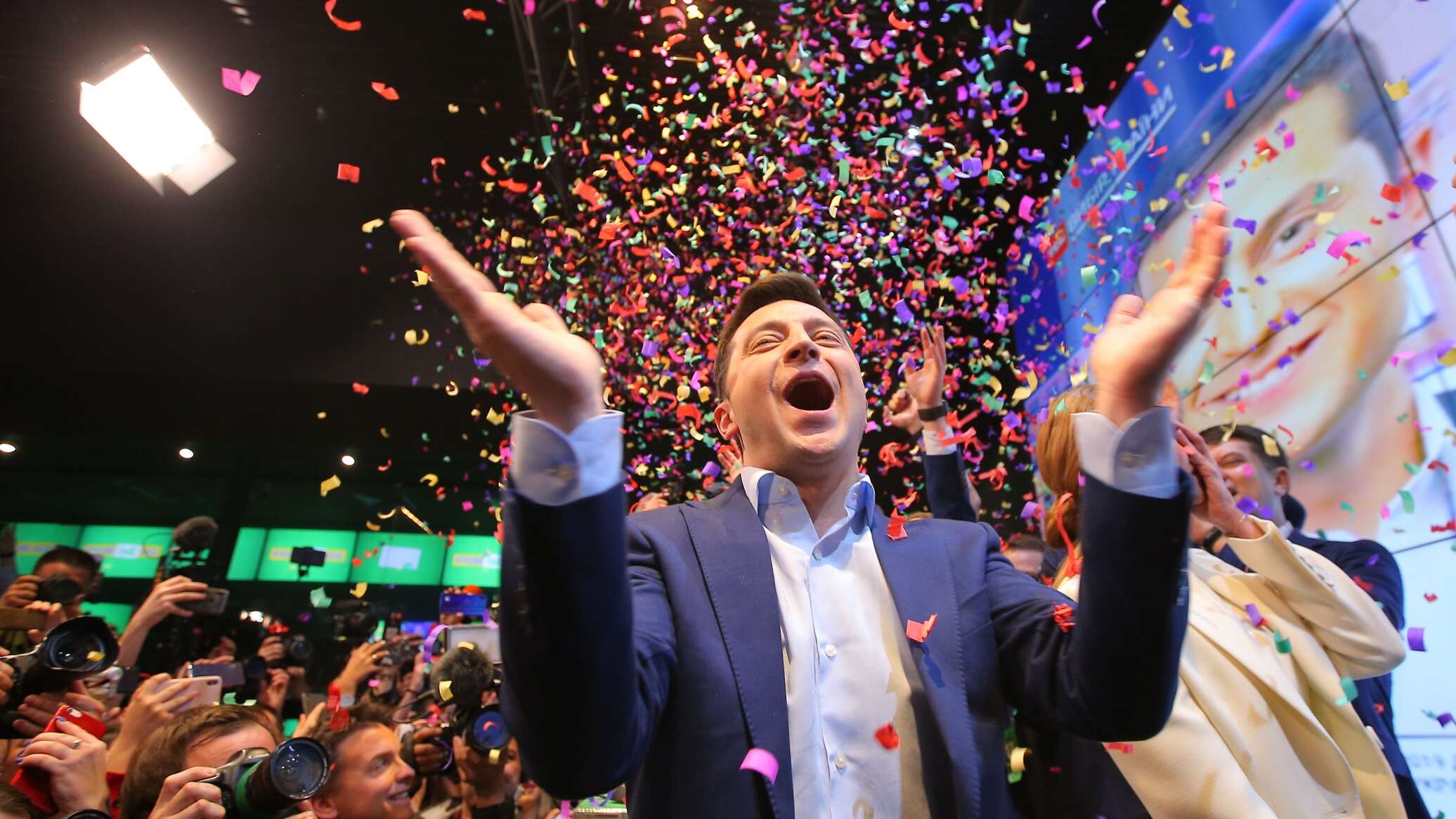 مساعدة بايدن السابقة: أوكرانيا دولة فاشلة وزيلينسكي مهرج