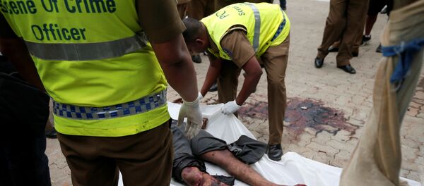 جثة في موقع معركة بالأسلحة النارية خلال الليل بين القوات وإرهابيين على الساحل الشرقي لسري لانكا في كالموناي جثة في موقع معركة بالأسلحة النارية خلال الليل بين القوات وإرهابيين على الساحل الشرقي لسري لانكا في كالموناي - سبوتنيك عربي