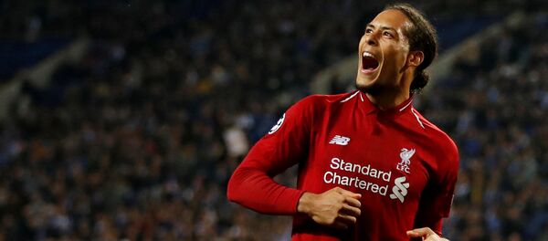 فيرجيل فان ديك يفوز بجائزة أفضل لاعب في إنجلترا لعام 2019 - سبوتنيك عربي