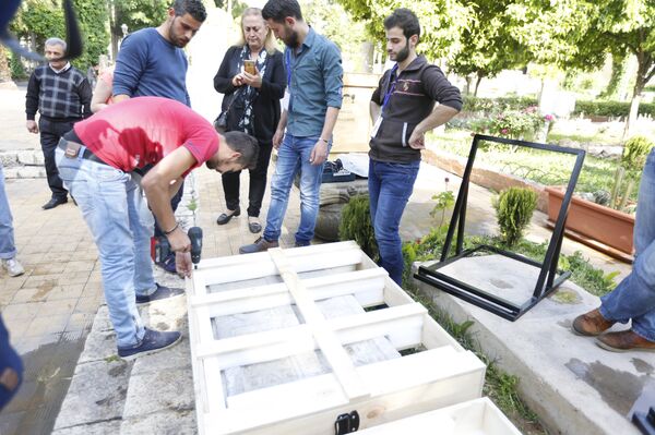 مغترب سوري يسترحع لبلاده بابين آثريين بعد ستين عاما على سرقتهما - سبوتنيك عربي