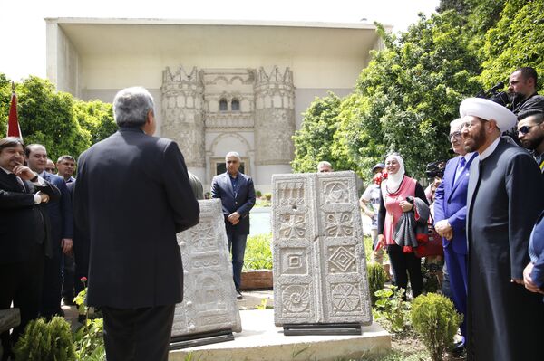مغترب سوري يسترحع لبلاده بابين آثريين بعد ستين عاما على سرقتهما - سبوتنيك عربي