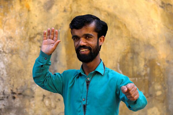 الباكستاني روضي خان الذي يشبه الممثل الأمريكي يتر دينكليج من مسلسل صراع العروش - سبوتنيك عربي