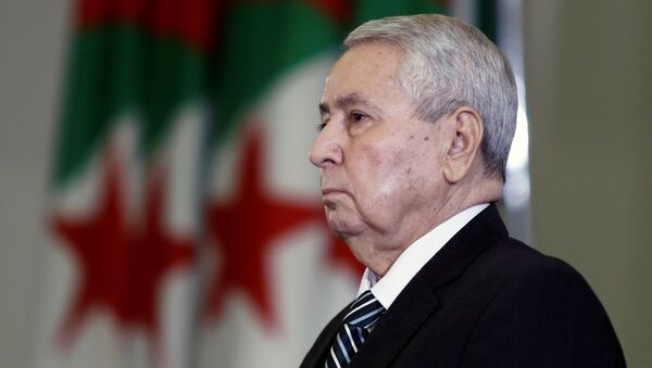 عبد القادر بن صالح بعد تعيينه رئيسا مؤقتا من قبل البرلمان الجزائري في الجزائر العاصمة - سبوتنيك عربي
