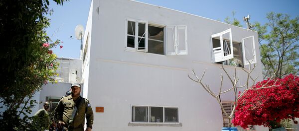 آثار قذائف صاروخية أطلقت من غزة - سبوتنيك عربي