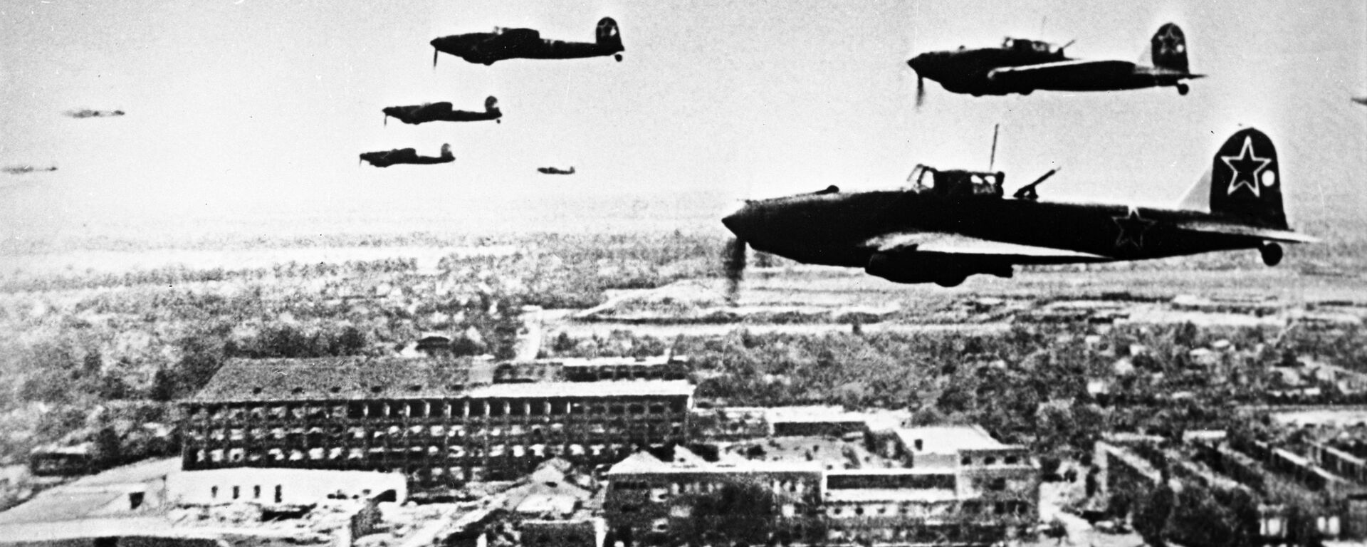 الطائرات السوفيتية إيل - 2 في سماء برلين خلال الحرب الوطنية العظمى ( الحرب العالمية الثانية)، عام 1945 - سبوتنيك عربي, 1920, 14.05.2020