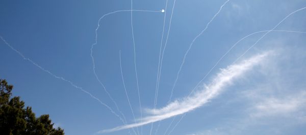 قذائف القبة الحديدية تعترض صاروخًا تم إطلاقه من غزة فوق مدينة عسقلان جنوبي إسرائيل قذائف القبة الحديدية تعترض صاروخًا تم إطلاقه من غزة فوق مدينة عسقلان جنوبي إسرائيل - سبوتنيك عربي