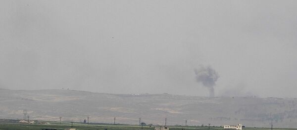 الجيش السوري يبدأ اقتحام (المنزوعة السلاح) ويسيطر على تل استراتيجي شمال حماة - سبوتنيك عربي