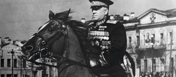 مارشال الاتحاد السوفيتي غ. ك. جوكوف على ساحة عام 1905 في سفيردلوفسك الروسية - سبوتنيك عربي