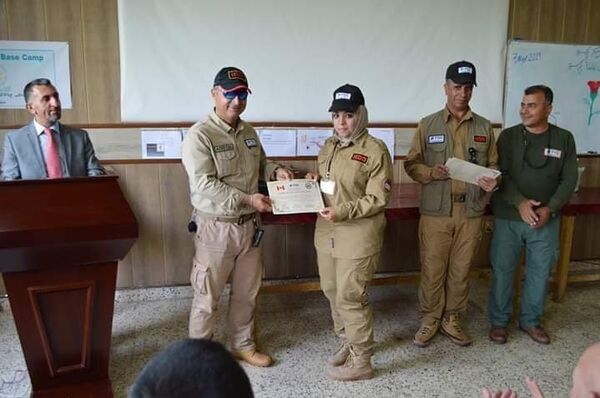 فتيات عراقيات يشاركن الرجال في إزالة خطر داعش - سبوتنيك عربي