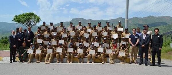 فتيات عراقيات يشاركن الرجال في إزالة خطر داعش - سبوتنيك عربي