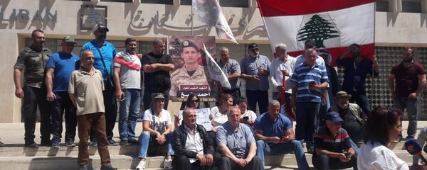 عسكريون متقاعدون لبنانيون يغلقون الطرقات - سبوتنيك عربي