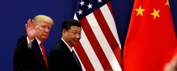 الرئيس الأمريكي دونالد ترامب والرئيس الصيني شي جين بينغ يلتقيان مع كبار رجال الأعمال في قاعة الشعب الكبرى في بكين - سبوتنيك عربي