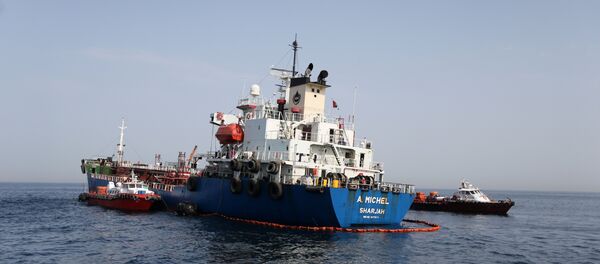 سفينة في ميناء الفجيرة في الإمارات - سبوتنيك عربي