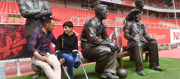 الفتى العراقي قاسم الكاظمي يزور ملعب سبارتاك أرينا في موسكو، 14 مايو/ أيار 2019 الفتى العراقي قاسم الكاظمي يزور ملعب سبارتاك أرينا في موسكو، 14 مايو/ أيار 2019 - سبوتنيك عربي