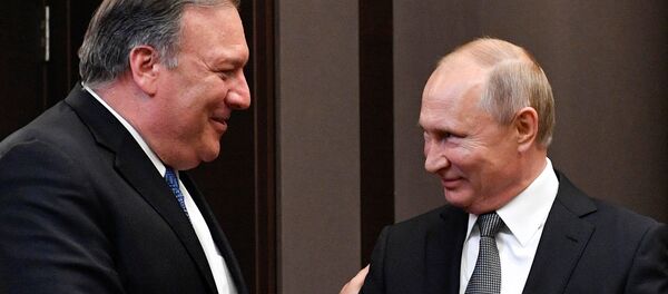 فلاديمير بوتين ومايك بومبيو في سوتشي - سبوتنيك عربي