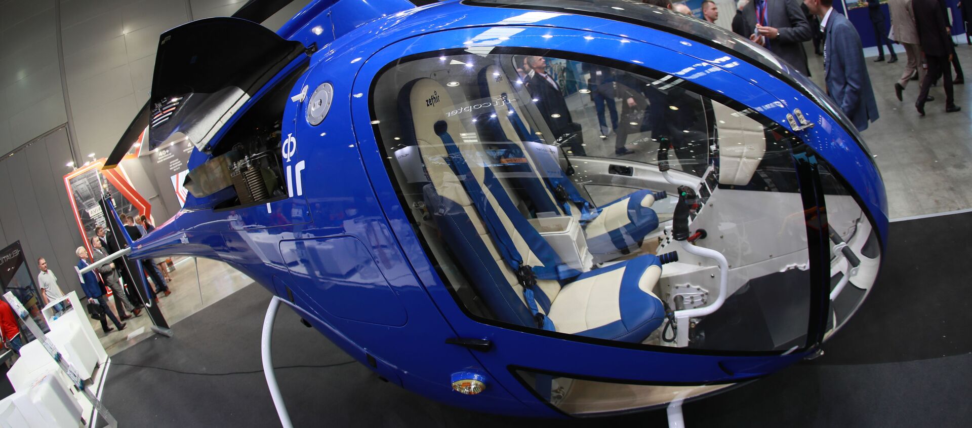 المعرض الدولي الثاني عشر لصناعة المروحيات HeliRussia - 2019 في معرض كروكوس إكسبو في موسكو - مروحية Curti Zefhir المجهزة بنظام مظلات الإنقاذ - سبوتنيك عربي, 1920, 05.03.2021