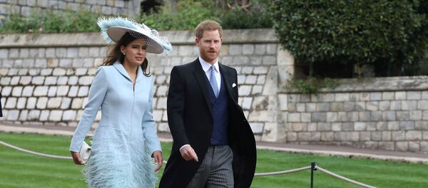 الأمير البريطاني هاري وليدي فريدريك وندسور يصلان لحضور حفل زفاف السيدة غابرييلا وندسور وتوماس كينغستون، في كنيسة القديس جورج، في قلعة وندسور، بالقرب من لندن، بريطانيا، 18 مايو/أيار 2019 - سبوتنيك عربي