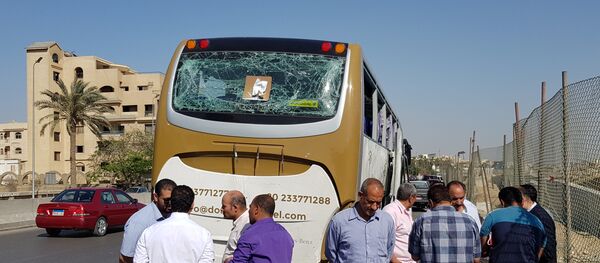 حافلة سياح تضررت نتيجة التفجير - سبوتنيك عربي