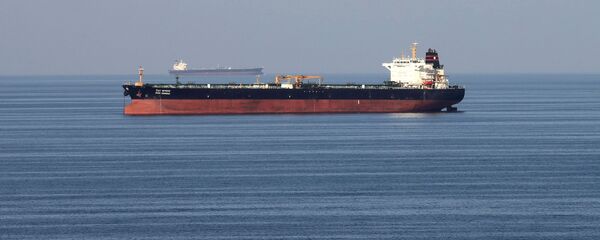 عبور ناقلة نفط عبر مضيق هرمز، إيران 21 ديسمبر/ كانون الأول 2018 عبور ناقلة نفط عبر مضيق هرمز، إيران 21 ديسمبر/ كانون الأول 2018 - سبوتنيك عربي