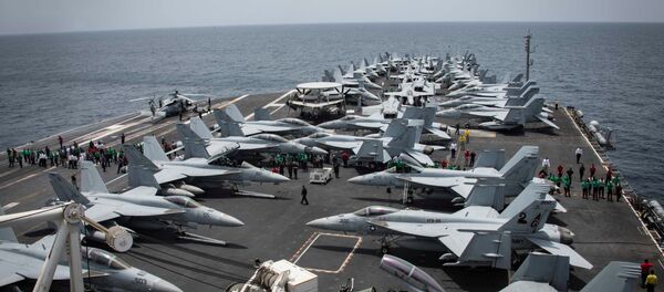 حاملة الطائرات التابعة للبحرية الأمريكية أبراهام لنكولن في بحر العرب في 19 مايو/ أيار 2019 - سبوتنيك عربي