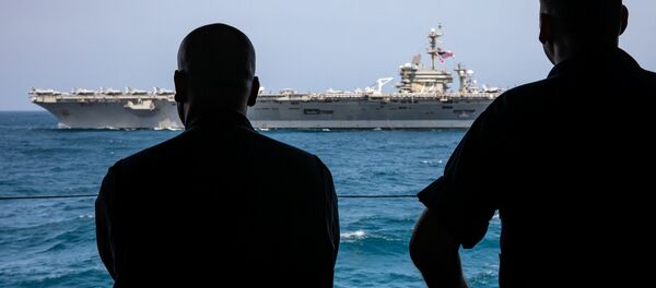 حاملة الطائرات التابعة للبحرية الأمريكية أبراهام لنكولن وسفن هجومية كيرسارج في بحر العرب في 19 مايو/ أيار 2019 حاملة الطائرات التابعة للبحرية الأمريكية أبراهام لنكولن وسفن هجومية كيرسارج في بحر العرب في 19 مايو/ أيار 2019 - سبوتنيك عربي