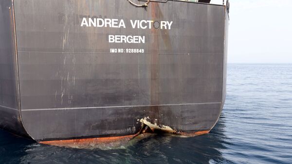 سفينة إماراتية تعرض للتخريب في ميناء الفجيرة - سبوتنيك عربي