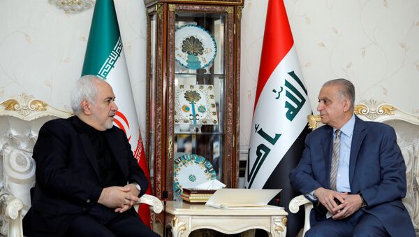 وزير الخارجية الإيراني محمد جواد ظريف خلال مؤتمر صحفي مع وزير الخارجية العراقي محمد علي الحكيم في بغداد - سبوتنيك عربي