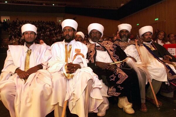 زعماء يهود إثيوبيون يشاركون في احتفال تذكاري بمناسبة إجلاء اليهود الإثيوبيين إلى إسرائيل في القدس بعد عشر سنوات من نقل جوي مثير أطلق عليه اسم عملية سولومون جلب 14000 يهودي إثيوبي إلى إسرائيل - سبوتنيك عربي