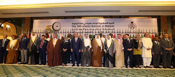 وزراء خارجية منظمة التعاون الإسلامي يلتقطون صورة جماعية خلال اجتماع تحضيري للقمة الخليجية والعربية والإسلامية بجدة - سبوتنيك عربي