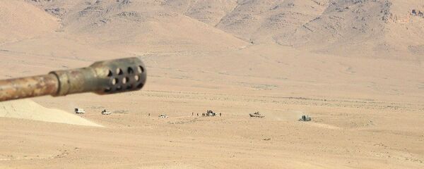 الجيش السوري يطارد دواعش البادية... ويتحوط من دعمهم أمريكيا قرب التنف - سبوتنيك عربي