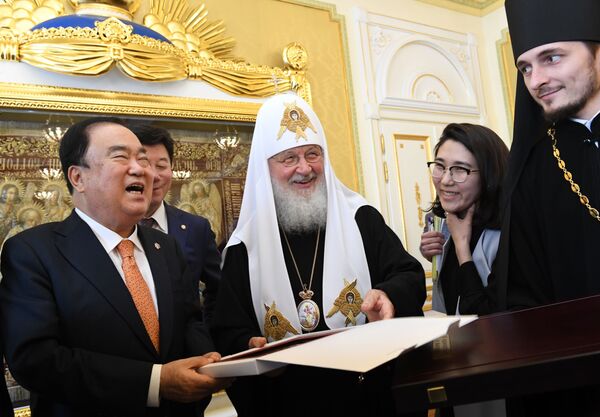 البطريرك كيريل يلتقي مع رئيس كوريا الجنوبية مون هيي سان في موسكو - سبوتنيك عربي