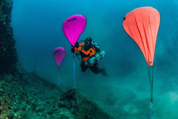 تنظيف قاع البحر من شباك الصيدفي القرية اليونانية ستراتوني بالقرب من هالكيديكي، 18 مايو/ أيار 2019 - سبوتنيك عربي