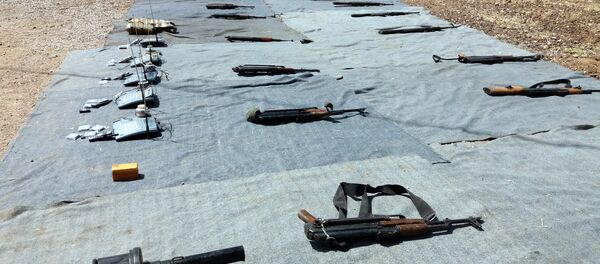 الأمن السوري يضبط أسلحة ومسروقات من مخلفات إرهابيي القنيطرة - سبوتنيك عربي