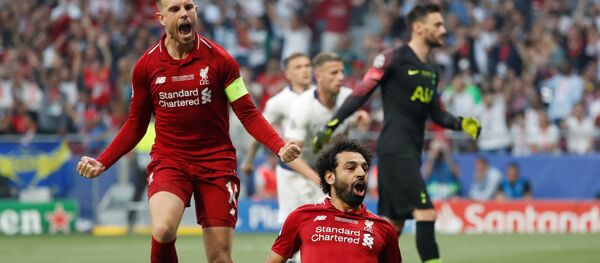 محمد صلاح يحتفل بتسجيل هدفه الأول في مباراة ليفربول وتوتنهام - سبوتنيك عربي