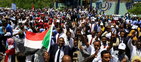 اعتصام في العاصمة السودانية الخرطوم ضد بقاء المجلس العسكري في السلطة اعتصام في العاصمة السودانية الخرطوم ضد بقاء المجلس العسكري في السلطة - سبوتنيك عربي