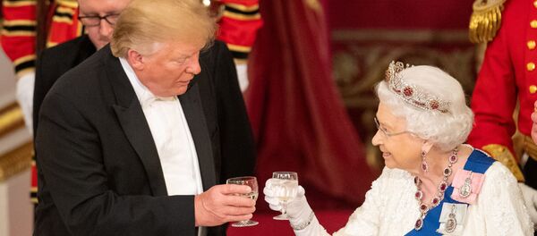 ترامب وإليزابيث - سبوتنيك عربي