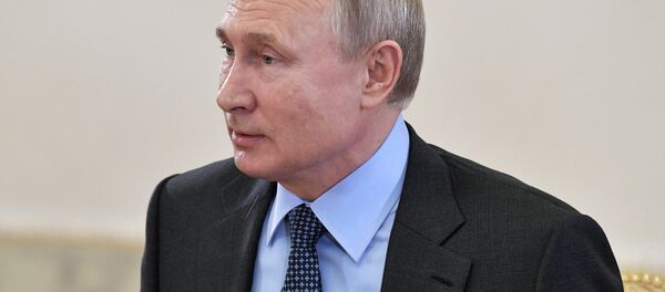 الرئيس فلاديمير بوتين خلال لقاء مع رؤساء تحرير وكالات الأنباء العالمية، في إطار منتدى سان بطرسبورغ الاقتصادي الدولي، 6 يونيو/ حزيران 2019 - سبوتنيك عربي