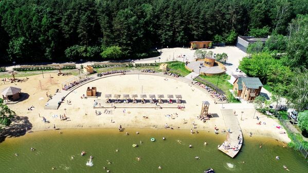 شاطئ في منطقة الترفيه والستجمام ميشيرسكويه في موسكو - سبوتنيك عربي