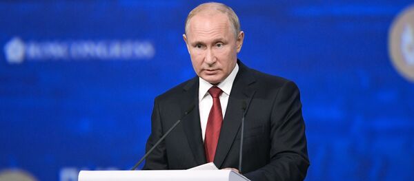 الرئيس فلاديمير بوتين يشارك في منتدى سان بطرسبورغ الاقتصادي الدولي، 7 يونيو/ حزيران 2019 - سبوتنيك عربي