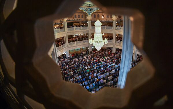 صلاة عيد الفطر في مسجد جامع موسكو الكبير في موسكو، 4 يونيو/ حزيران 2019 - سبوتنيك عربي