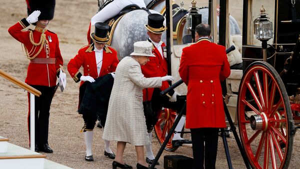 عرض عسكري للاحتفال بعيد ميلاد ملكة بريطانيا - سبوتنيك عربي