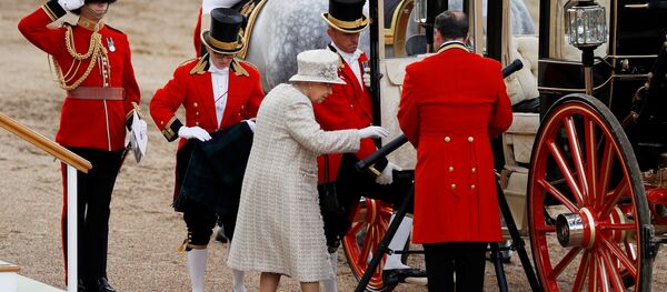 عرض عسكري للاحتفال بعيد ميلاد ملكة بريطانيا - سبوتنيك عربي