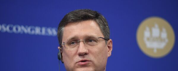 وزير الطاقة الروسي، ألكسندر نوفاك، ونظيره السعودي خالد الفالح، في منتدى سان بطرسبورغ الاقتصادي الدولي، 7 يونيو/ حزيران 2019 - سبوتنيك عربي