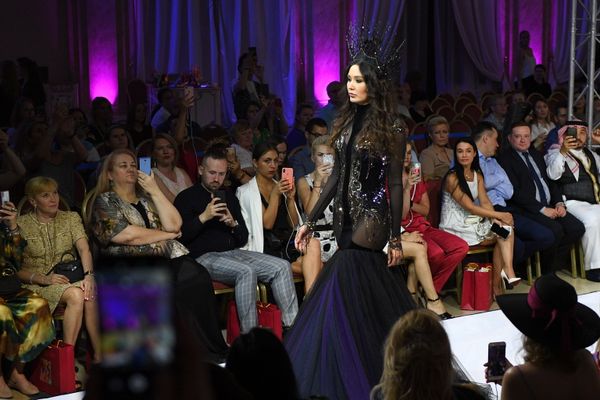 عرض أزياء أيام الموضة العربية (Al Arabia Fashion Days) في إطار أسبوع الأزياء العربية في موسكو - عرض مجموعة من تصاميم كيبوفسكايا (Kibovskaya) - سبوتنيك عربي