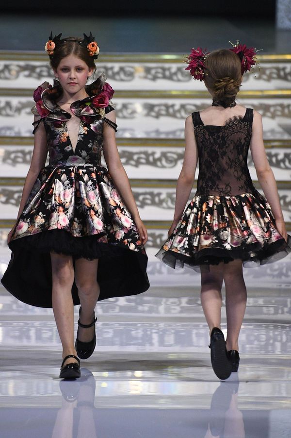 عرض أزياء أيام الموضة العربية (Al Arabia Fashion Days) في إطار أسبوع الأزياء العربية في موسكو - عرض مجموعة من تصاميم كيبوفسكايا (Kibovskaya) - سبوتنيك عربي