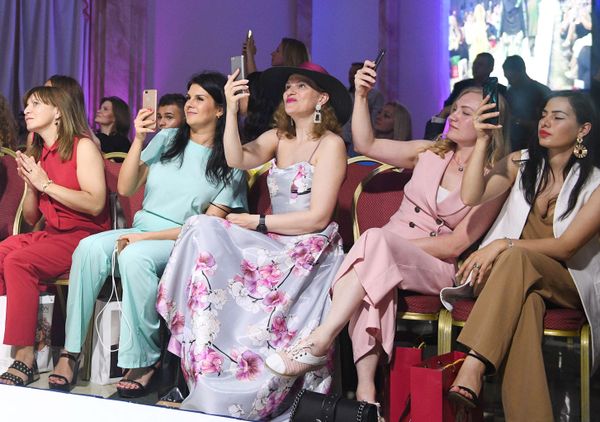 عرض أزياء أيام الموضة العربية (Al Arabia Fashion Days) في إطار أسبوع الأزياء العربية في موسكو - عرض مجموعة من تصاميم إكتامي (IKATMe) - سبوتنيك عربي
