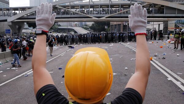 مواجهات عنيفة بين محتجين والشرطة في هونج كونج  - سبوتنيك عربي